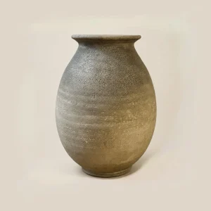 گلدان دکوری سفالی کنار سالنی