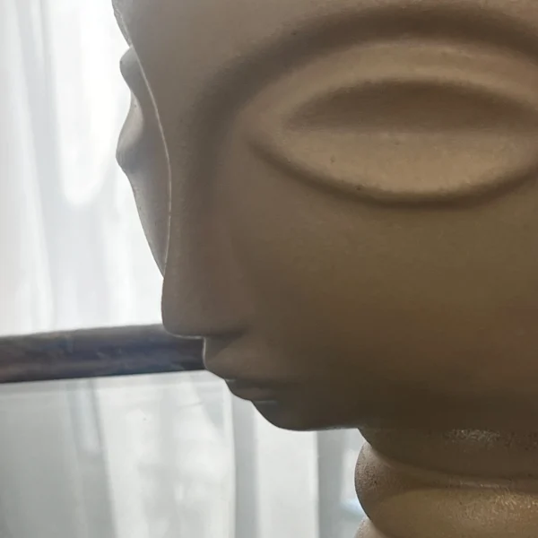 چراغ خواب رومیزی مدرن طرح چهره از نزدیک جزییات