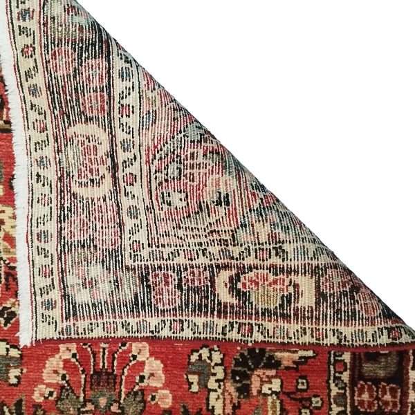 پشت دستبافت لاکی همدان با نقوش گلدار و حاشیه سنتی